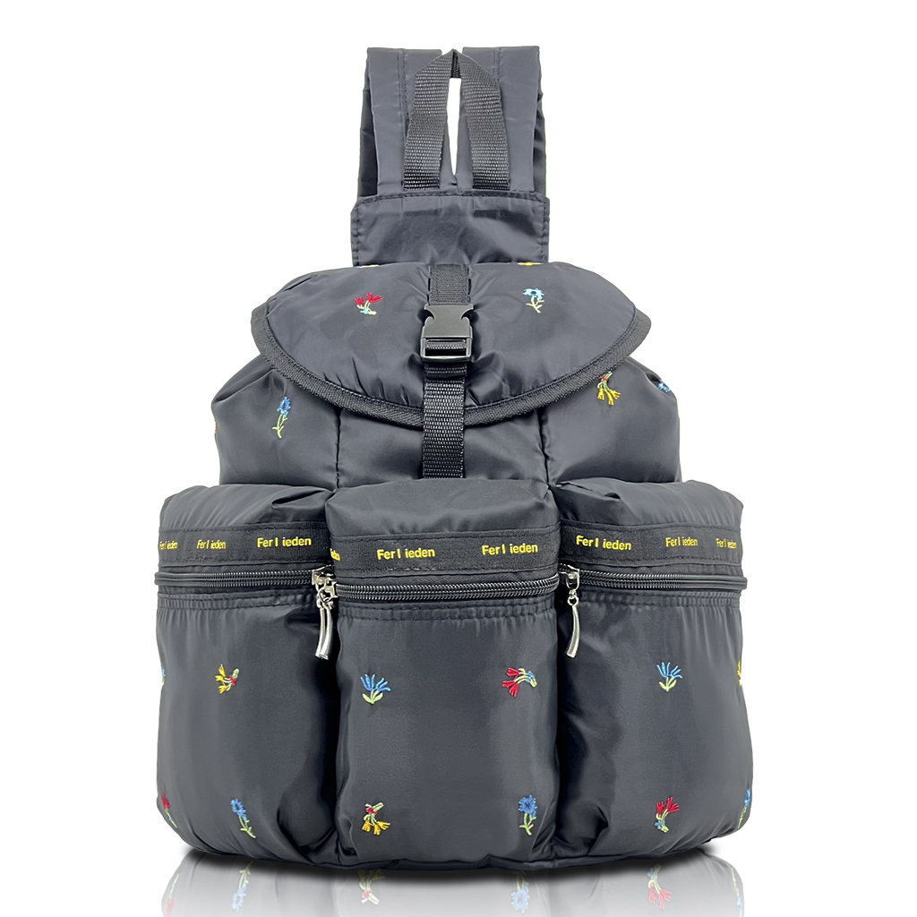 [Sofia Valentino ソフィアバレンチノ] 小花柄 刺繍 3ポケットリュック | ボンディング素材 軽量 リュックサック 収納力抜群 かわいい レディース 花柄 黒 ブラック 4797