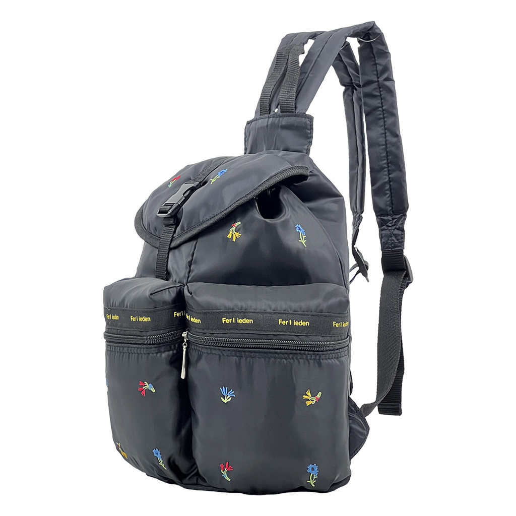 [Sofia Valentino ソフィアバレンチノ] 小花柄 刺繍 3ポケットリュック | ボンディング素材 軽量 リュックサック 収納力抜群 かわいい レディース 花柄 黒 ブラック 4797