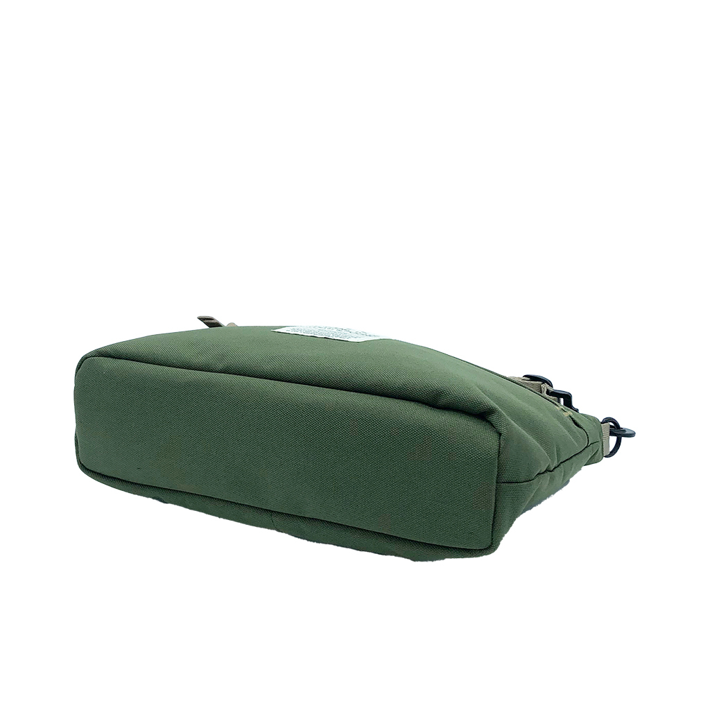 [ONE MILEシリーズ] 横長 ファスナー付きショルダーバッグ | 軽量 ポシェット サブバッグ シンプル アウトドア 緑 カーキ 4X30