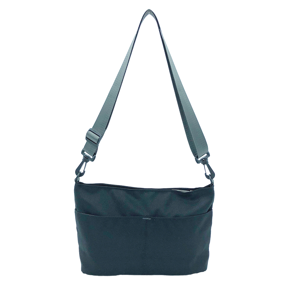 [ONE MILEシリーズ] 横長 ファスナー付きショルダーバッグ | 軽量 ポシェット サブバッグ シンプル アウトドア 黒 ブラック 4X30