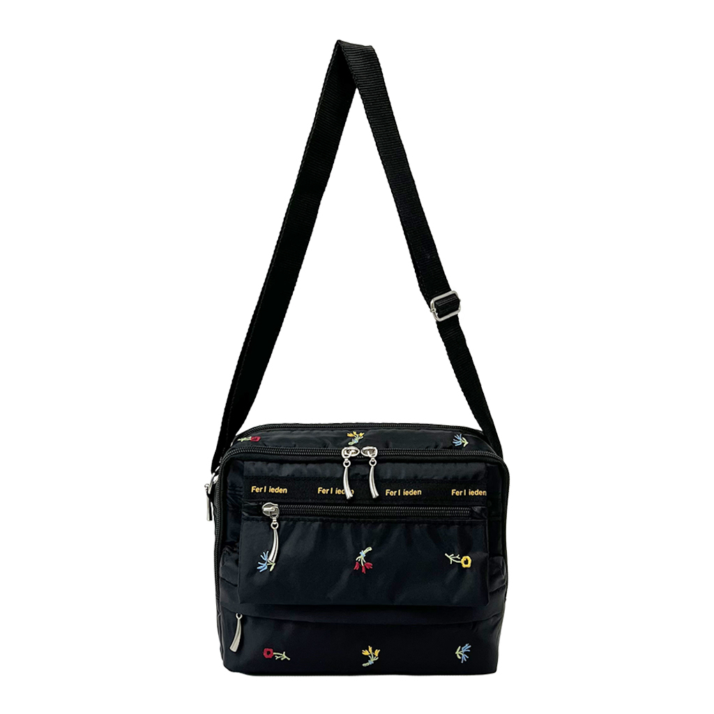 [Sofia Valentino ソフィアバレンチノ] 小花柄 刺繍 ショルダーバッグ | ボンディング素材 軽量 多収納 ななめ掛け フラップ ファスナー付 ポシェット 花柄 黒 ブラック 4792