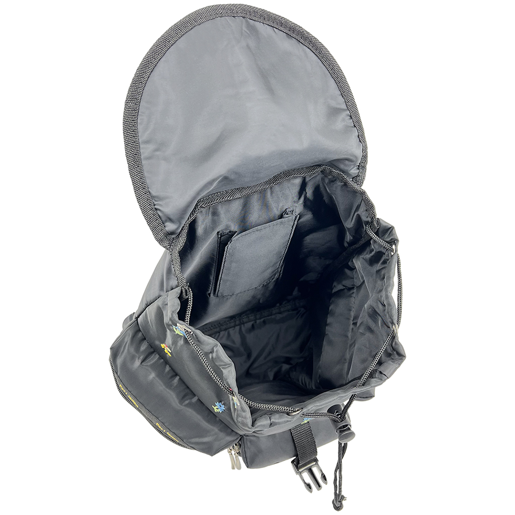 [Sofia Valentino ソフィアバレンチノ] 小花柄 刺繍 3ポケットリュック | ボンディング素材 軽量 リュックサック 収納力抜群 かわいい レディース 花柄 黒 ブラック 4797