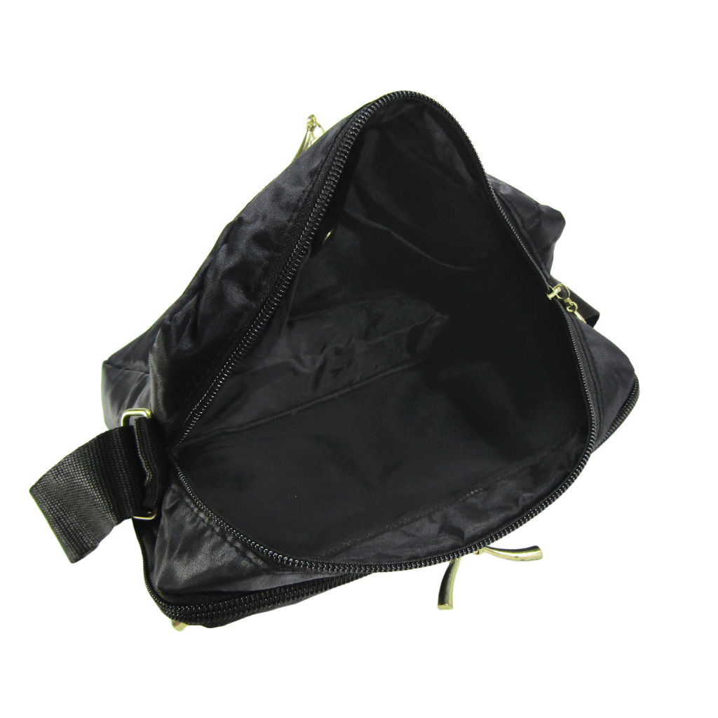 [Sofia Valentino ソフィアバレンチノ] ネコ柄 刺繍 ショルダーバッグ | ボンディング素材 軽量 収納力抜群 ななめ掛け フラップ ファスナー付 ポシェット ねこ ブラック 4915