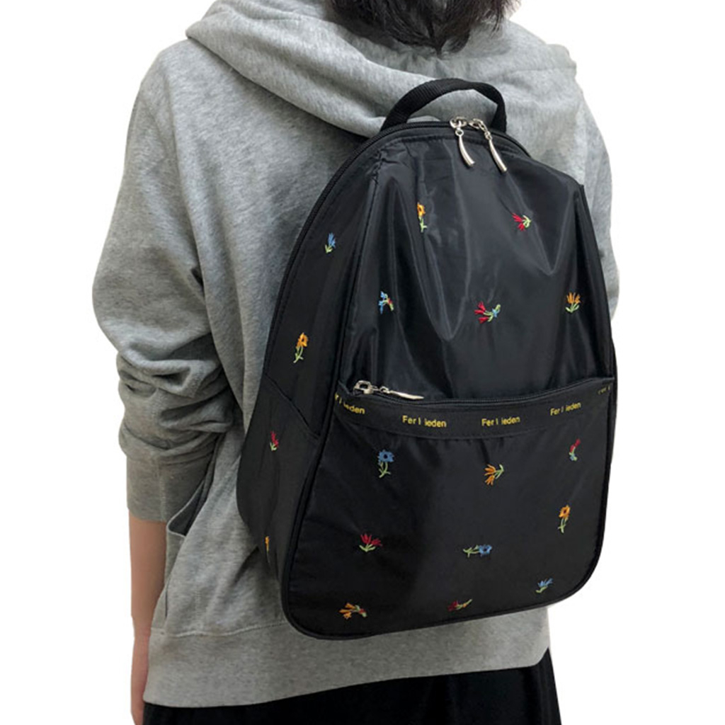 [Sofia Valentino ソフィアバレンチノ] 小花柄 刺繍 リュックサック | ボンディング素材  軽量リュック 収納力抜群 かわいい レディース 花柄 Dパック 黒 ブラック 4796