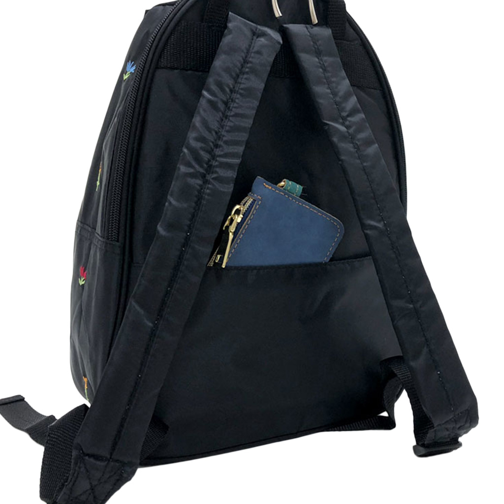 [Sofia Valentino ソフィアバレンチノ] 小花柄 刺繍 リュックサック | ボンディング素材  軽量リュック 収納力抜群 かわいい レディース 花柄 Dパック 黒 ブラック 4796