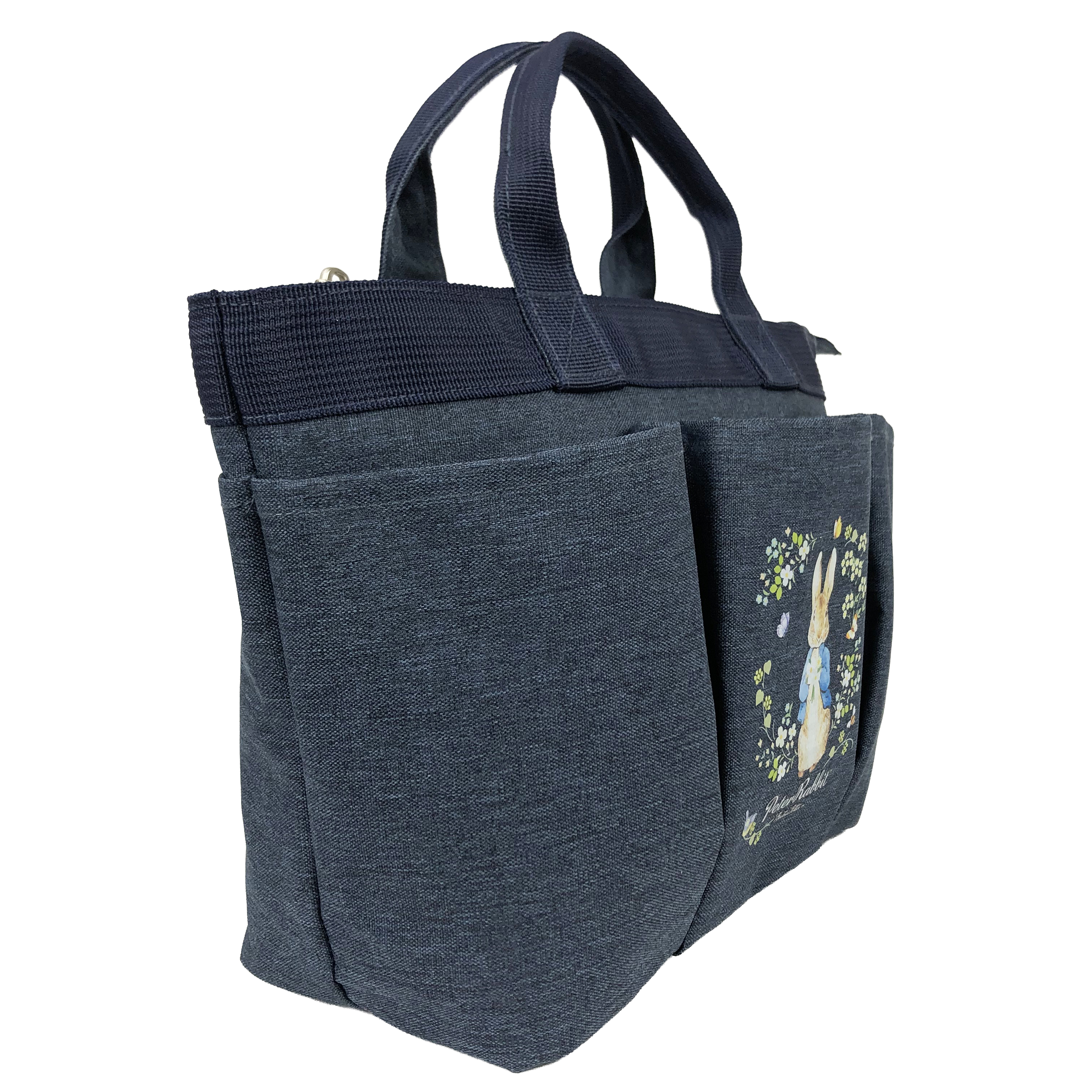 スリーポケット ランチバッグ [PETER RABBIT(TM) ピータ―ラビット(TM)] 多収納 トートバッグ  バイカラー ウサギ柄 小花柄 ガーデン 舟型トート サブバッグ ファスナー付トート お弁当かばん レディース ネイビー 0652