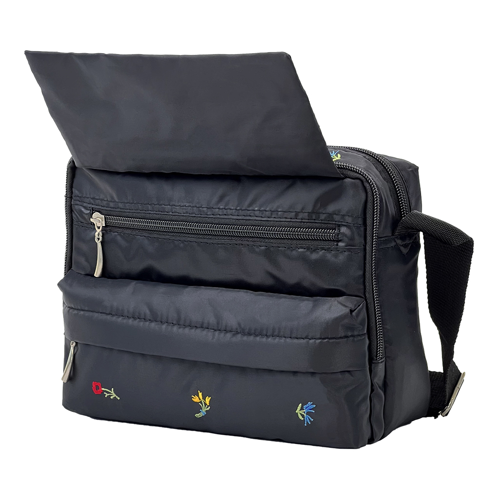 [Sofia Valentino ソフィアバレンチノ] 小花柄 刺繍 ショルダーバッグ | ボンディング素材 軽量 多収納 ななめ掛け フラップ ファスナー付 ポシェット 花柄 黒 ブラック 4792