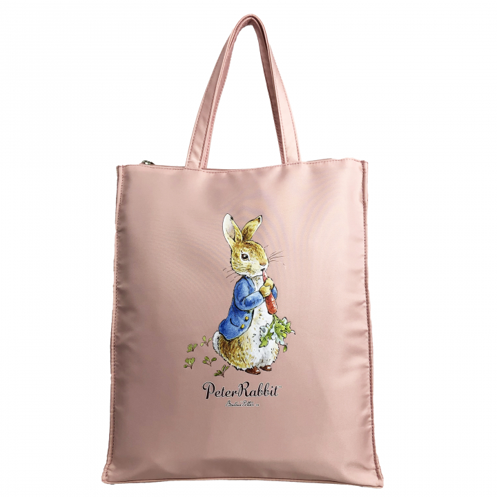  [ピータ―ラビット (ＴＭ )] A4サイズ対応 トートバッグ ハンドバッグ サブバッグ 手持ちタイプ 撥水 ポケット充実 ファスナー付き 大人 上品 かわいい レディース PETERRABBIT(ＴＭ) うさぎ ねこ レッスンバッグ 買い物 お稽古 習い事 縦型トート 0635　00ピンク