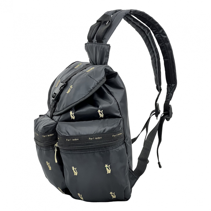 [Sofia Valentino ソフィアバレンチノ] ネコ柄 刺繍 3ポケットリュック | 軽量  　刺しゅう多収納 かわいい 猫 ねこ 黒 ブラック 4921