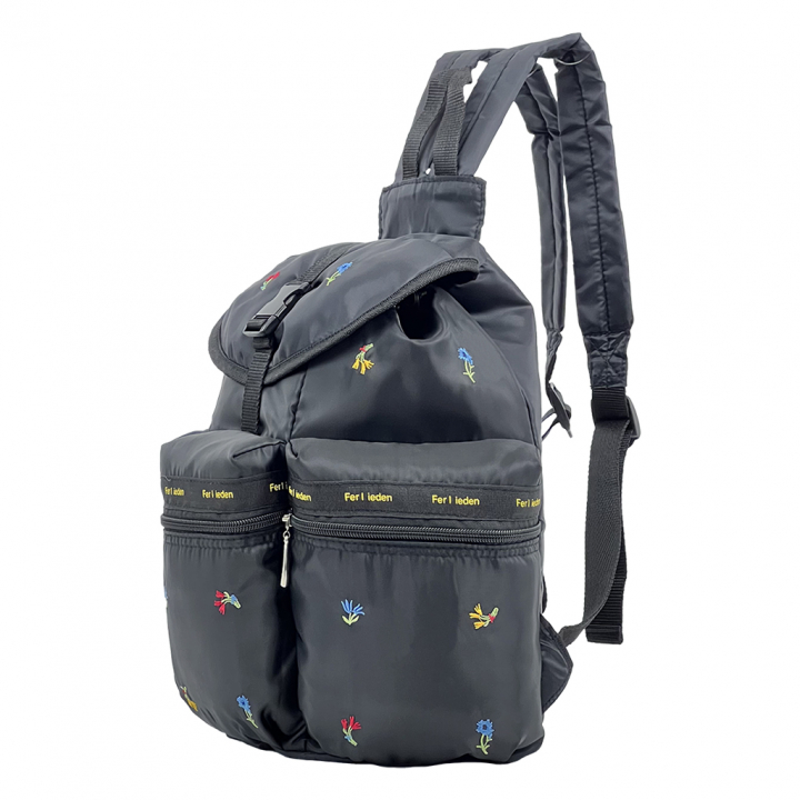 [Sofia Valentino ソフィアバレンチノ] 小花柄 刺繍 3ポケットリュック | ボンディング素材 軽量 リュックサック 収納力抜群 かわいい レディース 花柄 黒 ブラック 4797