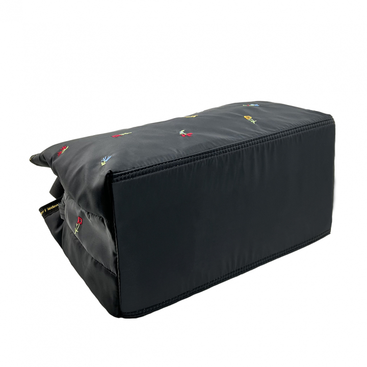 [Sofia Valentino ソフィアバレンチノ] 小花柄 刺繍 3層トートバッグ  | 軽量 ボンディング素材 手提げバッグ 収納力抜群 かわいい レディース 花柄 黒 ブラック 4799