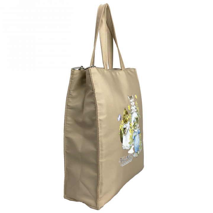  [ピータ―ラビット (ＴＭ )] A4サイズ対応 トートバッグ ハンドバッグ サブバッグ 手持ちタイプ 撥水 ポケット充実 ファスナー付き 大人 上品 かわいい レディース PETERRABBIT(ＴＭ) うさぎ ねこ レッスンバッグ 買い物 お稽古 習い事 縦型トート 0635　02ベージュ ThreeKittens