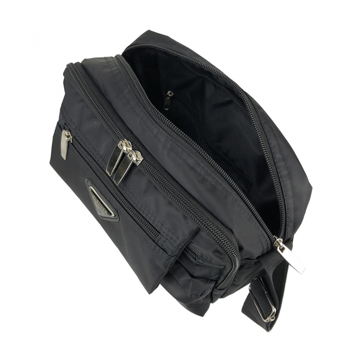 [Partner パートナー] フロントファスナー付 ショルダーバッグ | 多機能 ポケット 収納便利 ななめ掛け ブラック 5Y46