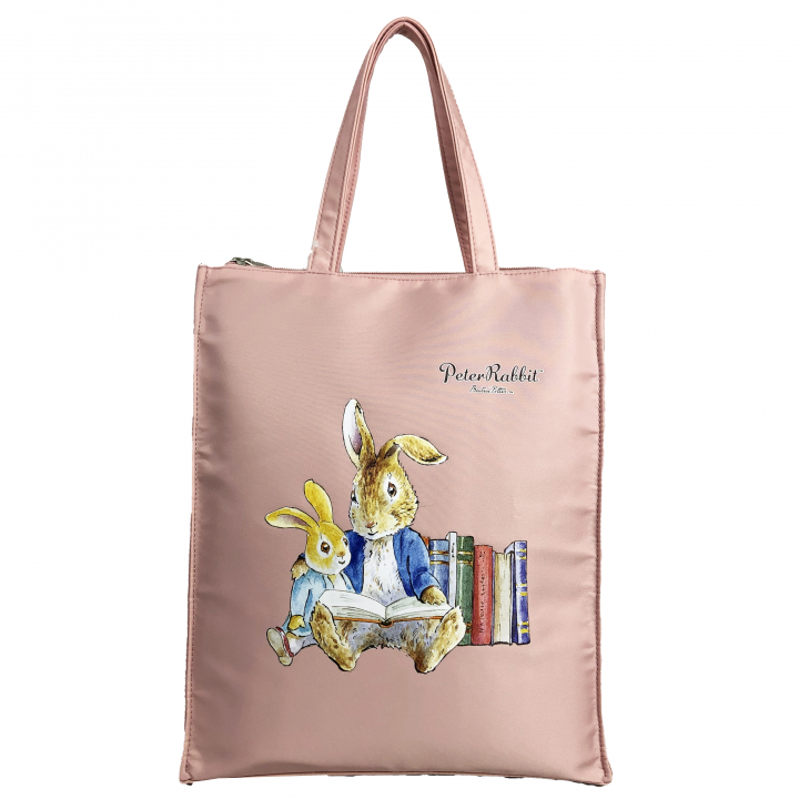  [ピータ―ラビット (ＴＭ )] A4サイズ対応 トートバッグ ハンドバッグ サブバッグ 手持ちタイプ 撥水 ポケット充実 ファスナー付き 大人 上品 かわいい レディース PETERRABBIT(ＴＭ) うさぎ ねこ レッスンバッグ 買い物 お稽古 習い事 縦型トート 0635　01ピンク LittleBook