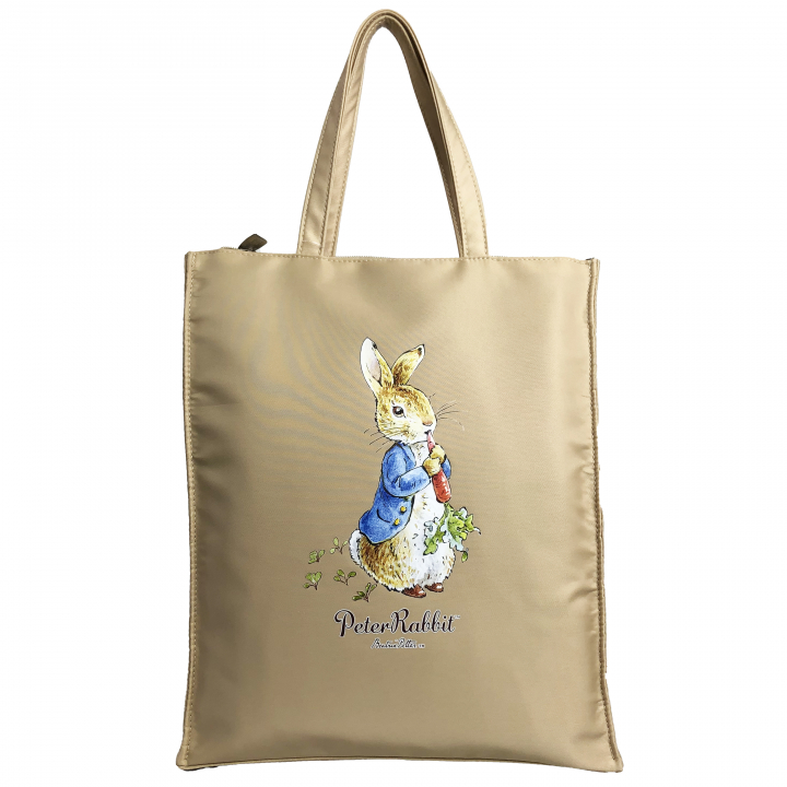  [ピータ―ラビット (ＴＭ )] A4サイズ対応 トートバッグ ハンドバッグ サブバッグ 手持ちタイプ 撥水 ポケット充実 ファスナー付き 大人 上品 かわいい レディース PETERRABBIT(ＴＭ) うさぎ ねこ レッスンバッグ 買い物 お稽古 習い事 縦型トート 0635　00ベージュ