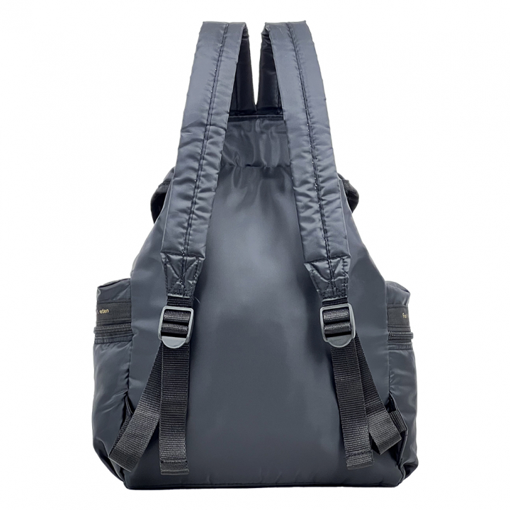 [Sofia Valentino ソフィアバレンチノ] ネコ柄 刺繍 3ポケットリュック | 軽量  　刺しゅう多収納 かわいい 猫 ねこ 黒 ブラック 4921