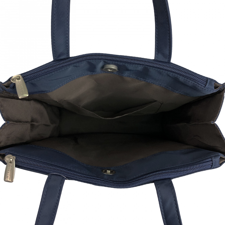  [ピータ―ラビット (ＴＭ )] A4サイズ対応 トートバッグ ハンドバッグ サブバッグ 手持ちタイプ 撥水 ポケット充実 ファスナー付き 大人 上品 かわいい レディース PETERRABBIT(ＴＭ) うさぎ ねこ レッスンバッグ 買い物 お稽古 習い事 縦型トート 0635　00ネイビー