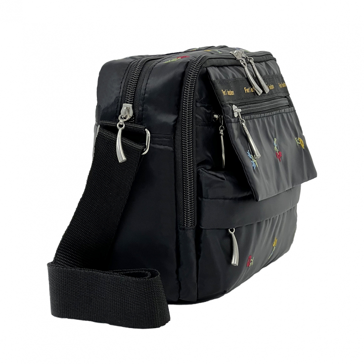 [Sofia Valentino ソフィアバレンチノ] 小花柄 刺繍 ショルダーバッグ | ボンディング素材 軽量 多収納 ななめ掛け フラップ ファスナー付 ポシェット 花柄 黒 ブラック 4792