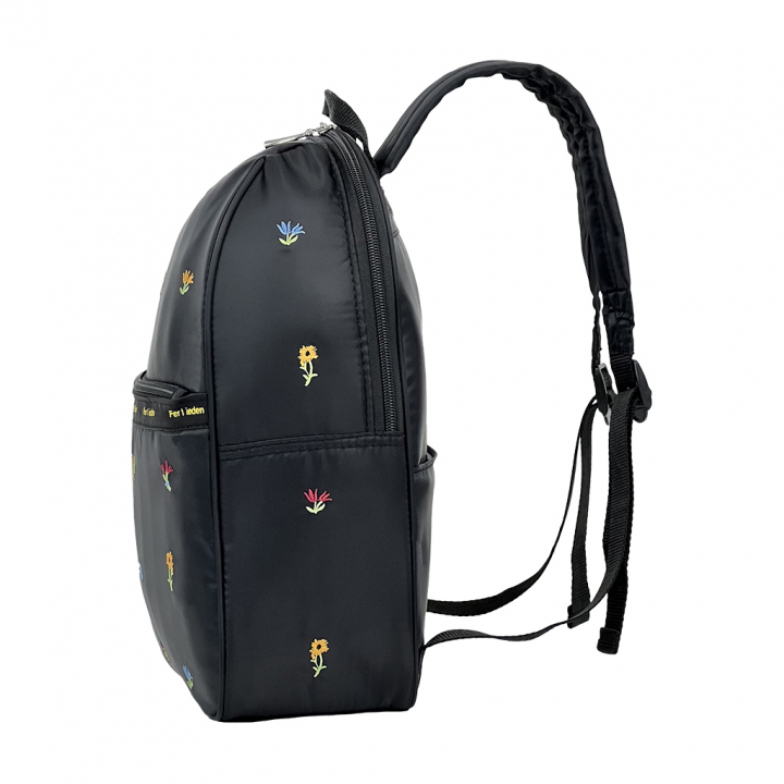 [Sofia Valentino ソフィアバレンチノ] 小花柄 刺繍 リュックサック | ボンディング素材  軽量リュック 収納力抜群 かわいい レディース 花柄 Dパック 黒 ブラック 4796