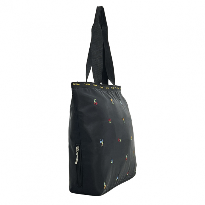 [Sofia Valentino ソフィアバレンチノ] 小花柄 刺繍 横型トートバッグ | ボンディング素材 軽量 開閉ファスナー 傘ポケット 収納力抜群 マチ付きトート 花柄 黒 ブラック 4794